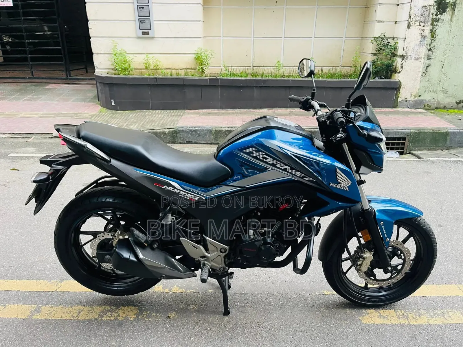 Honda Hornet 2022 Blue