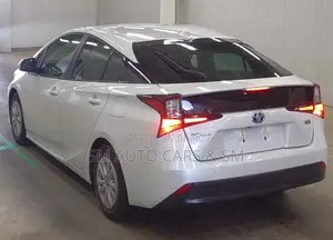 Toyota Prius 2021 Pearl
