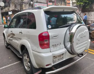 Toyota RAV4 Automatic 2000 White