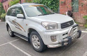 Toyota RAV4 Automatic 2000 White