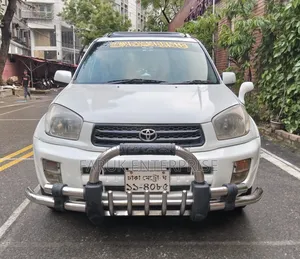 Toyota RAV4 Automatic 2000 White