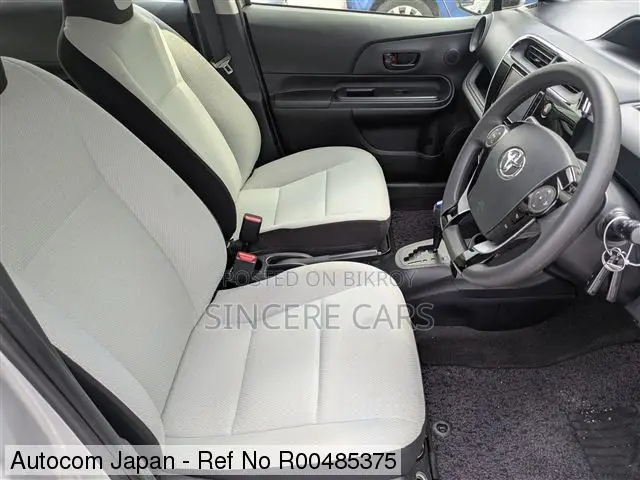 Toyota Aqua 2021 Silver