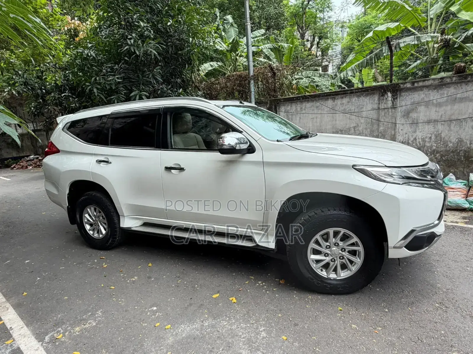 Mitsubishi Pajero 2016 White