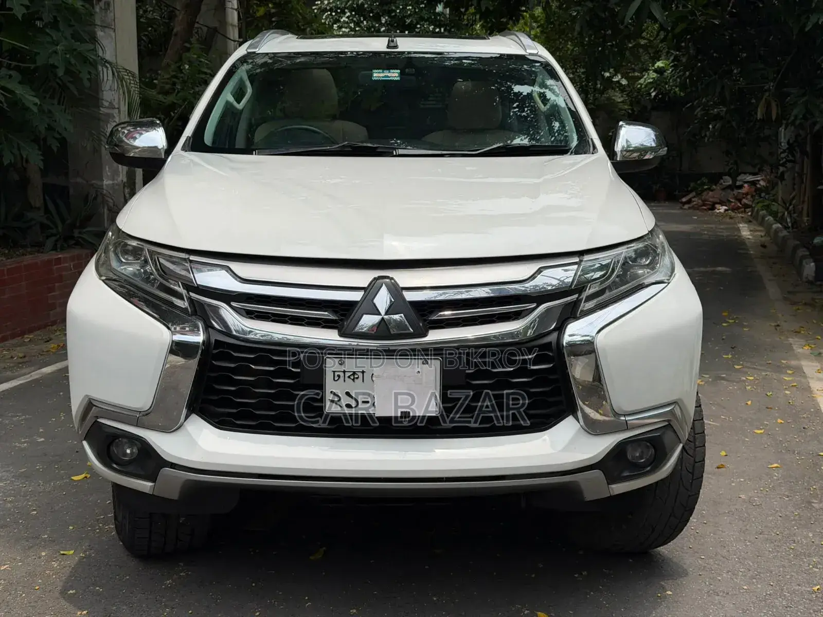 Mitsubishi Pajero 2016 White