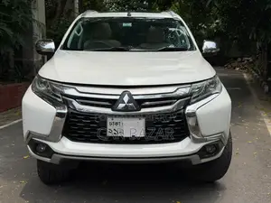 Mitsubishi Pajero 2016 White
