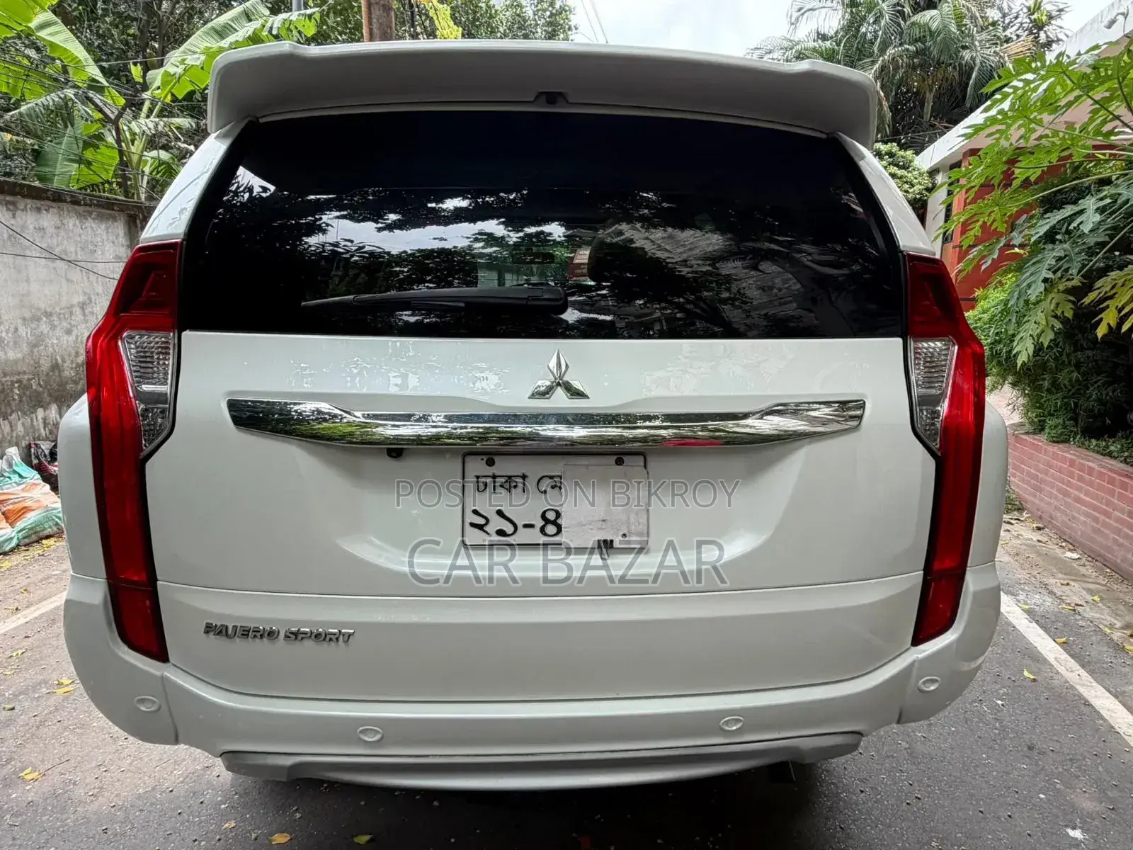 Mitsubishi Pajero 2016 White