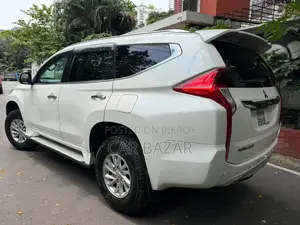Mitsubishi Pajero 2016 White