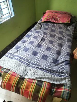 খাট /চকি সেল করবো আর্জেন্ট