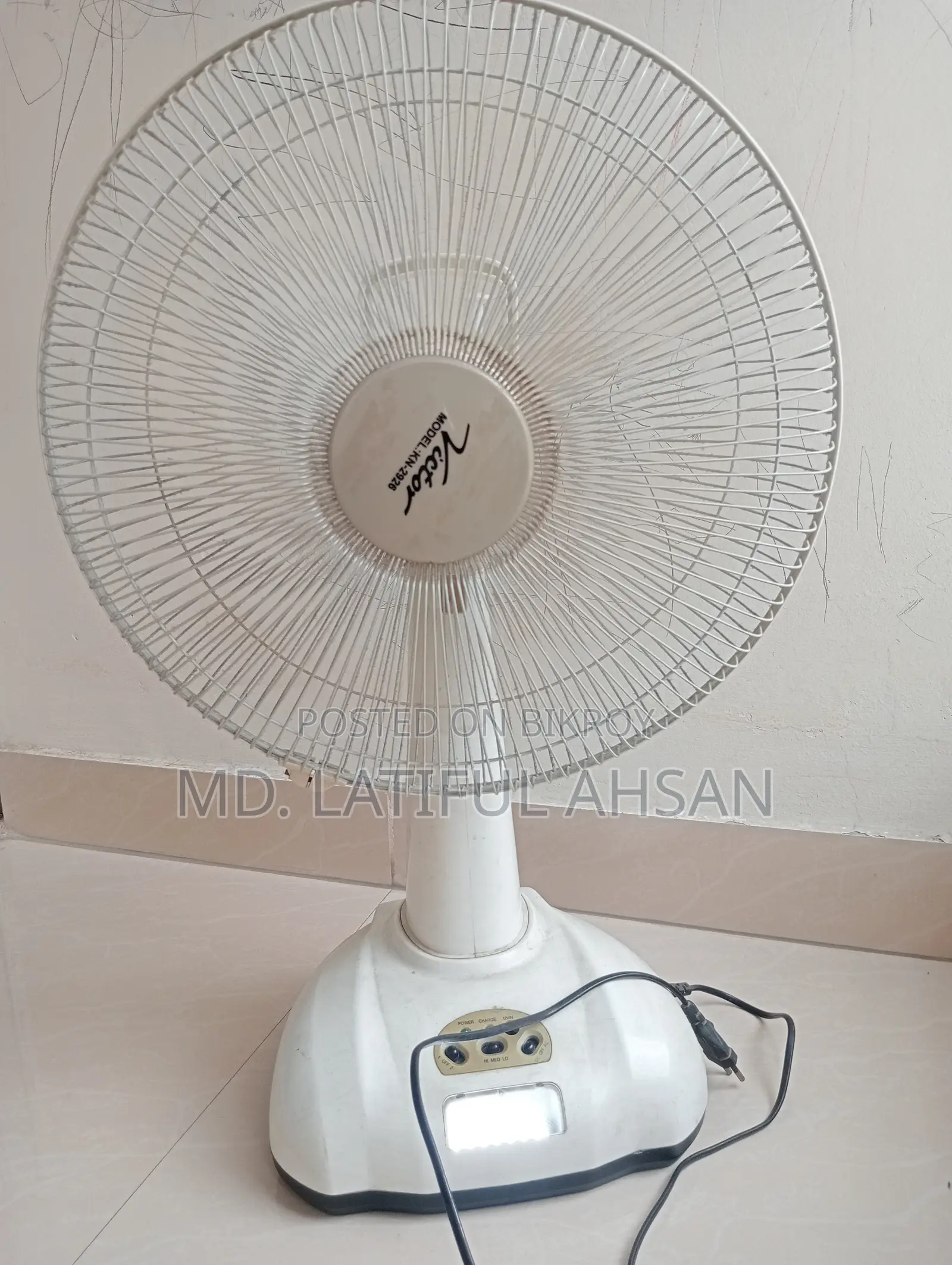 Victor Charger Table Fan