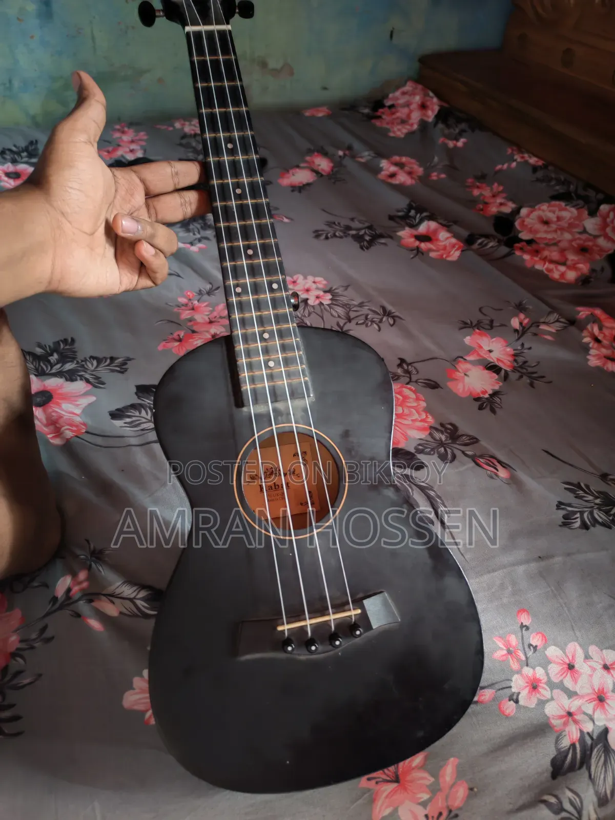 ইউকেলেলে বিক্রি (ছোট গিটার)