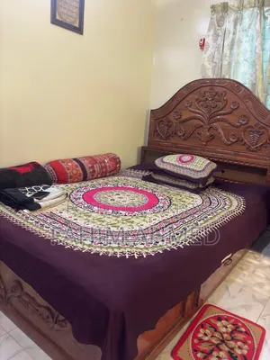 আকর্ষণীয় সেগুন কাঠের খাট