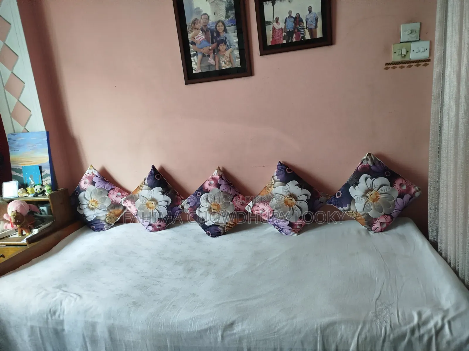Single Bed With Mattress. Shegun Wood. Length: 3×7 Feet.
