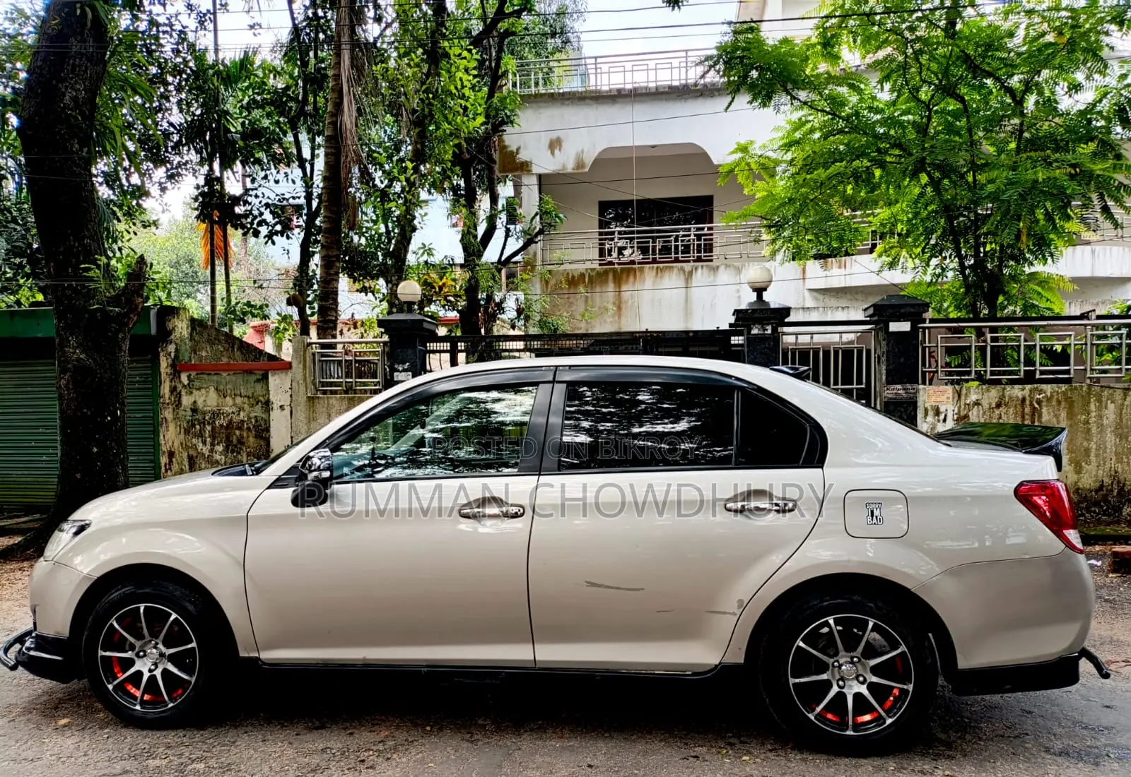 Toyota Axio 1.5 G 2-Wheel Drive 2012 Gold