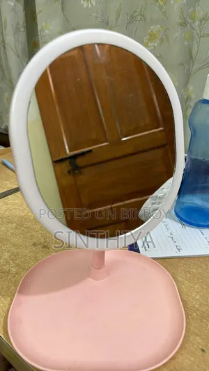 টেবিল মিরর