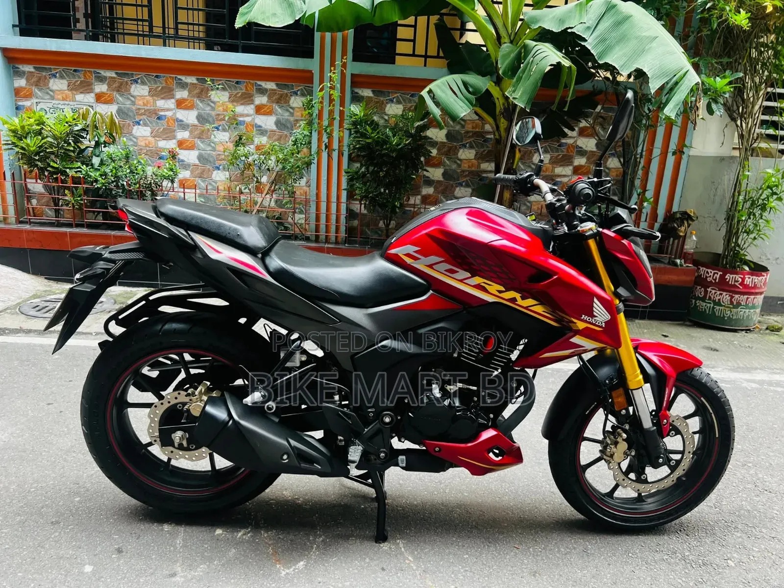 Honda Hornet 2025 Red