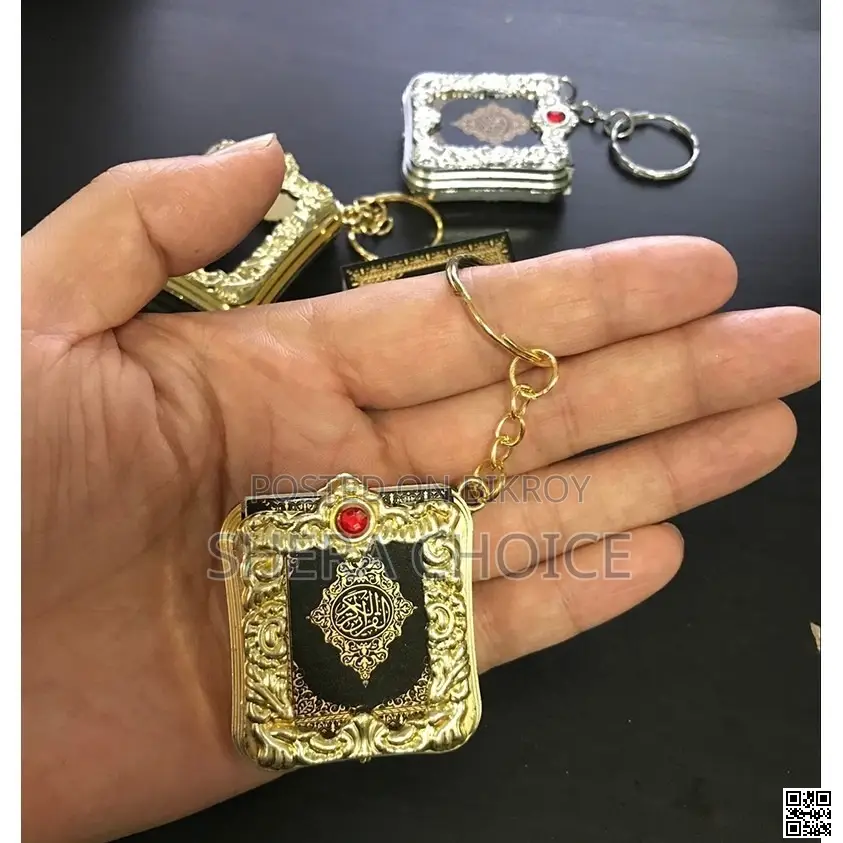 Mini Quran Key Ring – Elegant Islamic Pendant Keychain