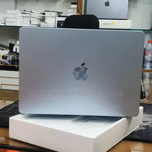 ল্যাপটপ অ্যাপল ম্যাকবুক এয়ার ২০২৫ এম৪ ১৩-ইঞ্চি ১৬জিবি অ্যাপল এম৪ এসএসডি ৫১২জিবি