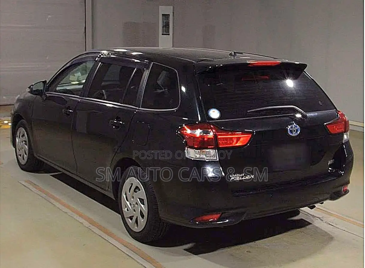 Toyota Corolla Fielder 1.5 Hybrid FWD 2021 Black