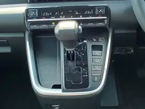 Toyota Noah 2023 Pearl