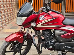 Honda CB 2017 Red