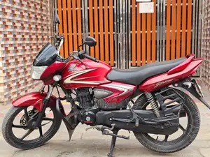 Honda CB 2017 Red