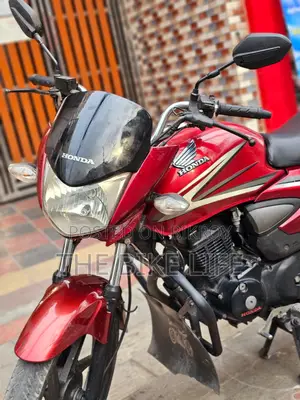 Honda CB 2017 Red