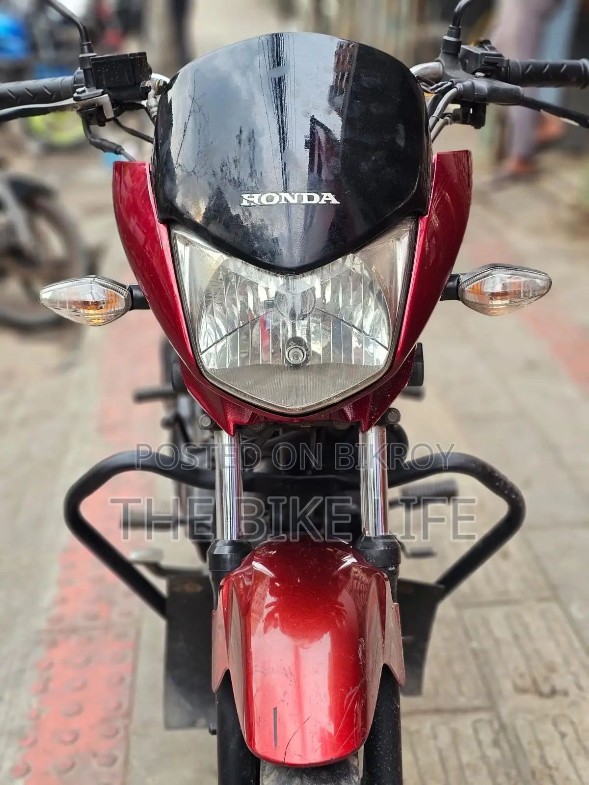 Honda CB 2017 Red