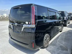 Toyota Esquire 2.0 FWD (8 Seater) 2021 Black