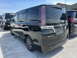 Toyota Esquire 2.0 FWD (8 Seater) 2021 Black