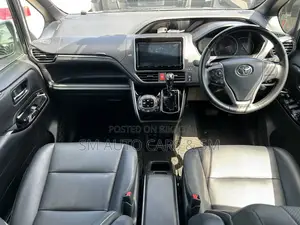 Toyota Esquire 2.0 FWD (8 Seater) 2021 Black