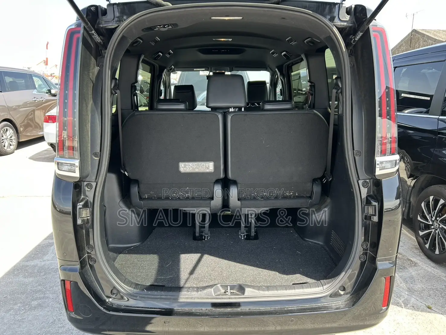 Toyota Esquire 2.0 FWD (8 Seater) 2021 Black