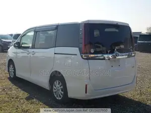 Toyota Noah 1.8 FWD Hybrid (7 seater) 2021 White