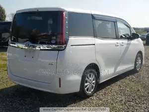Toyota Noah 1.8 FWD Hybrid (7 seater) 2021 White