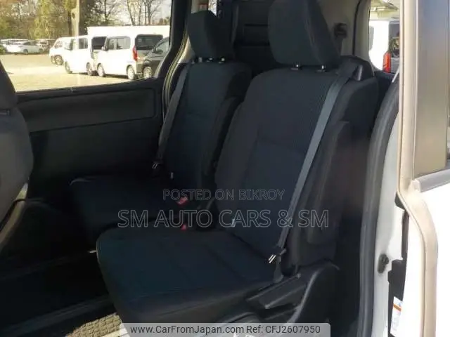 Toyota Noah 1.8 FWD Hybrid (7 seater) 2021 White