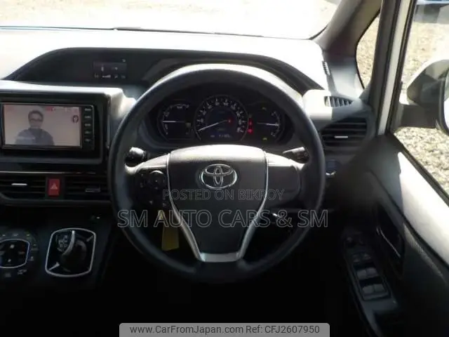 Toyota Noah 1.8 FWD Hybrid (7 seater) 2021 White