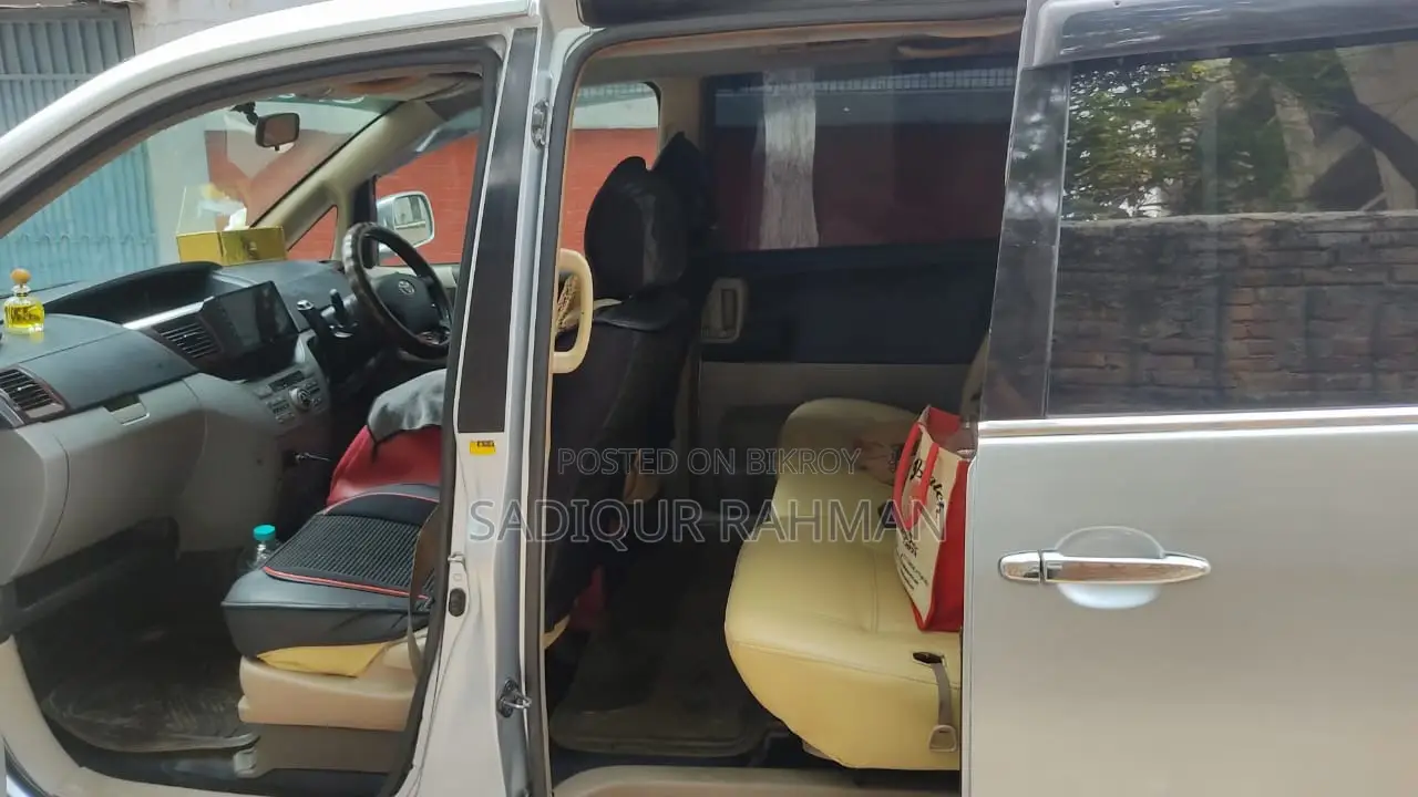 Toyota Noah 2002 White