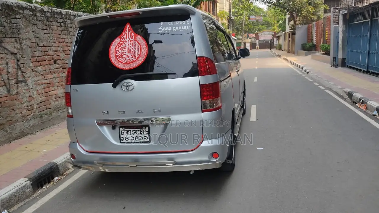 Toyota Noah 2002 White