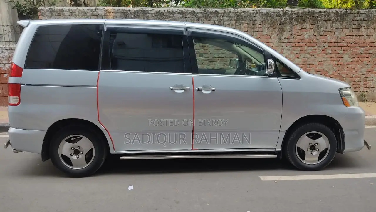 Toyota Noah 2002 White