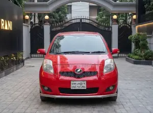 Toyota Vitz 2009 Red