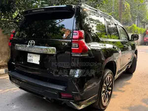 Toyota Land Cruiser Prado 2.7 2022 Black