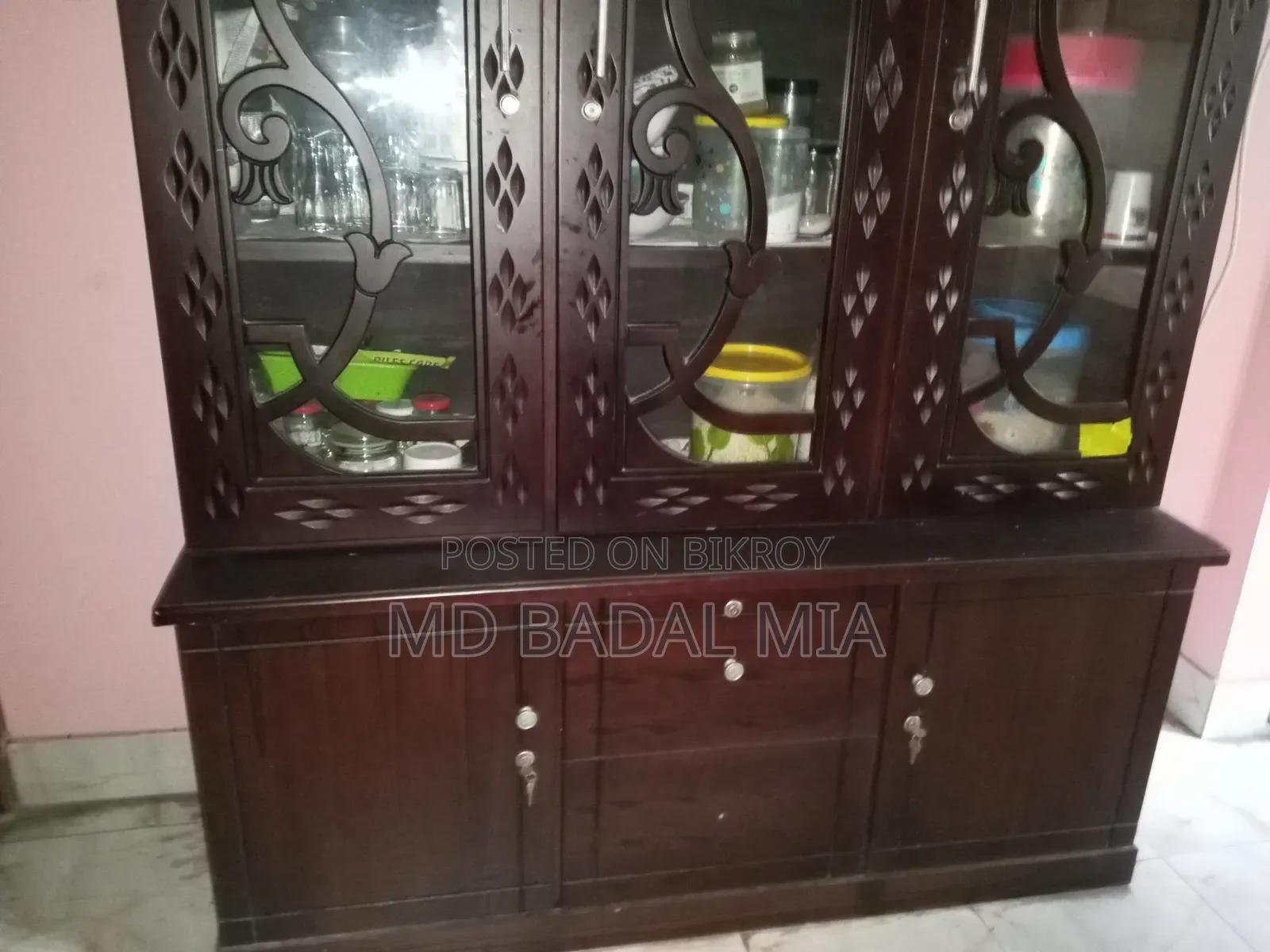 ওয়াল শোকেস বিক্রি