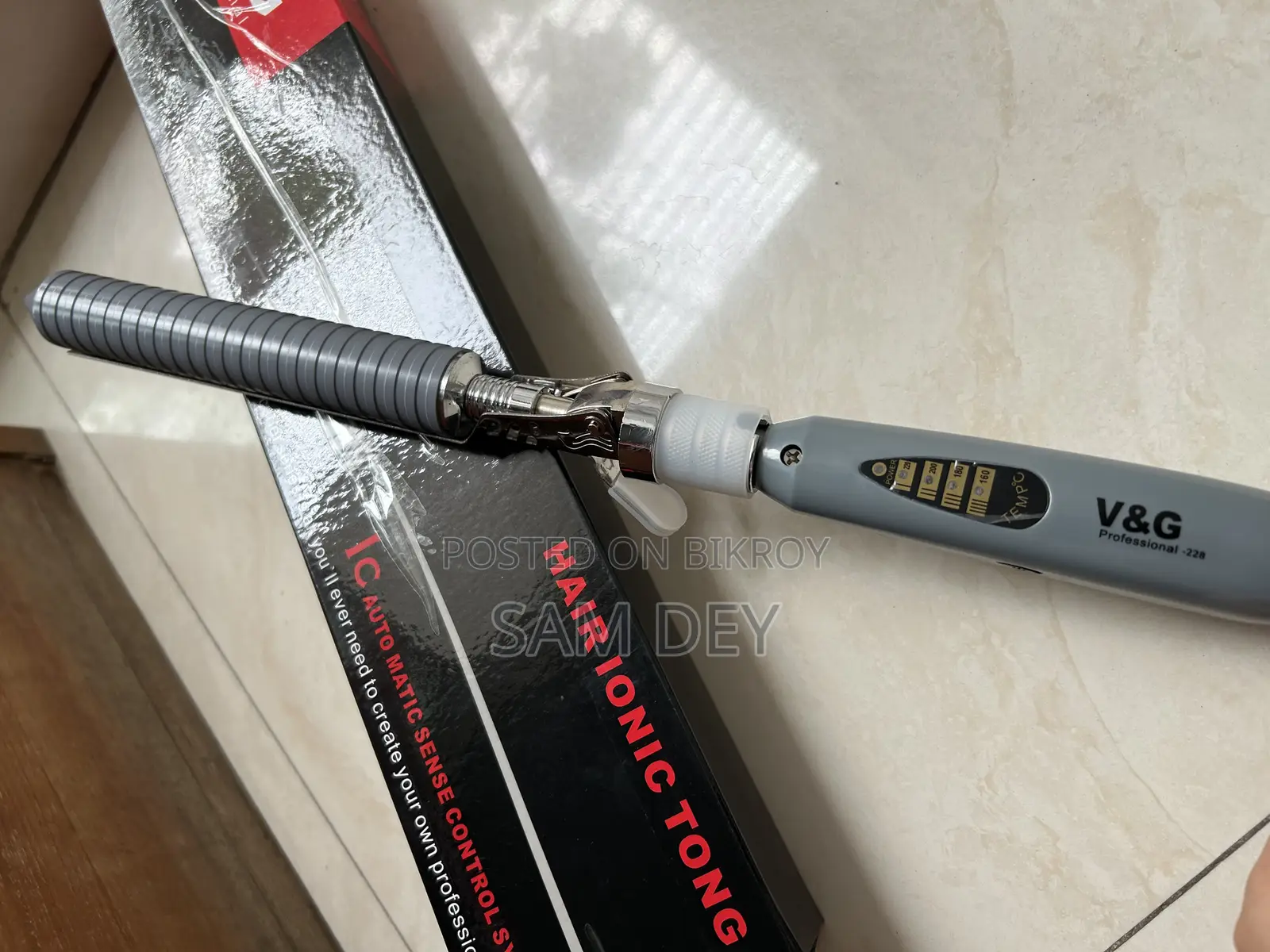 V G Hair Curler