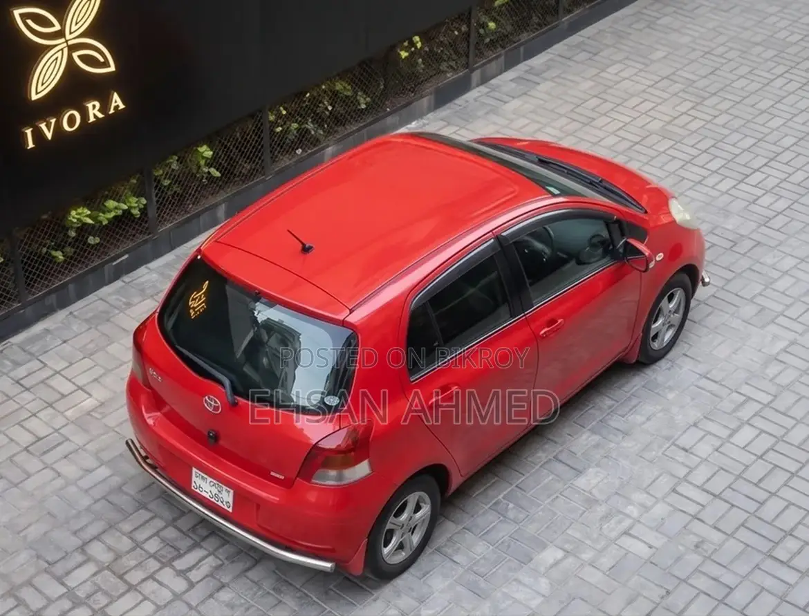 Toyota Vitz 2009 Red
