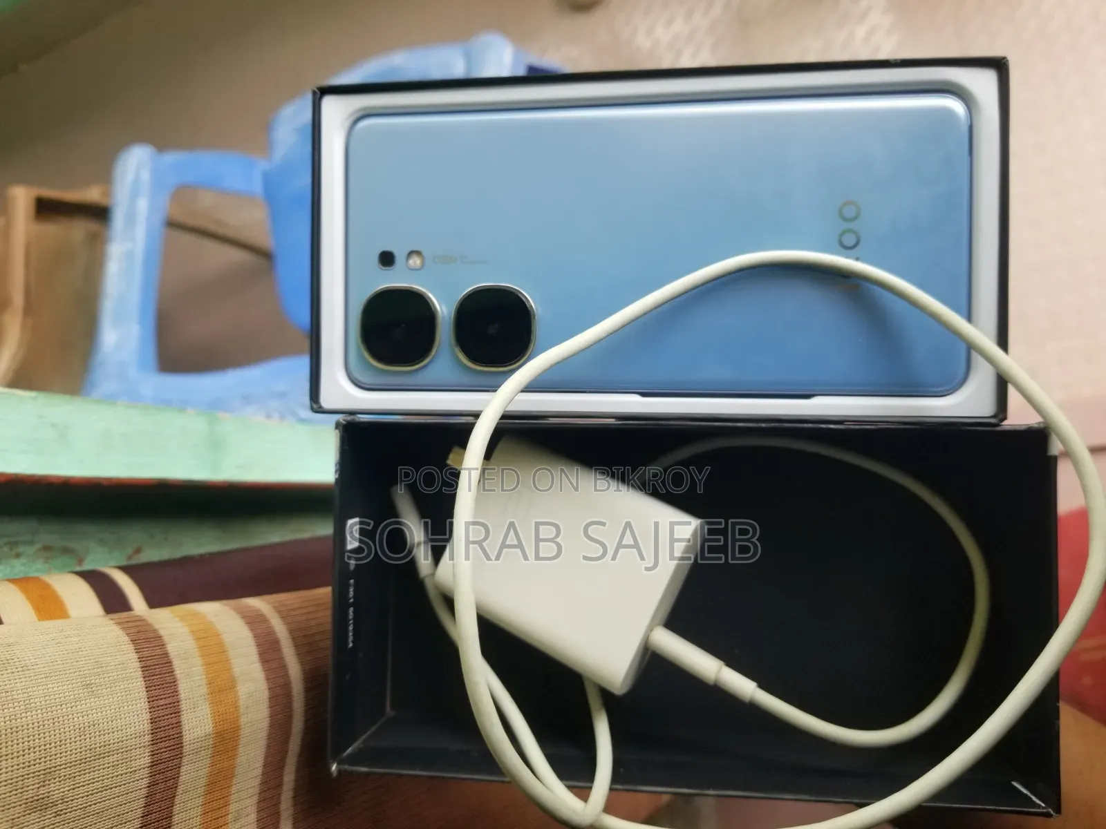 আইকিউওও ২৫৬ জিবি গোল্ড