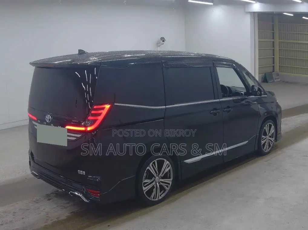 Toyota Noah 2022 Black