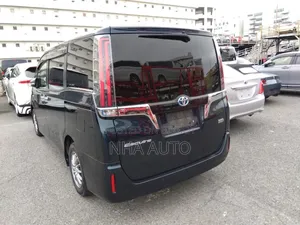 Toyota Esquire 2020 Blue