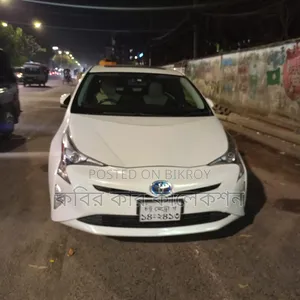 Toyota Prius 4dr Hatchback (1.8L 4cyl Gas/Electric Hybrid CVT) 2016