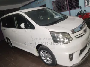Toyota Noah 2010 Pearl