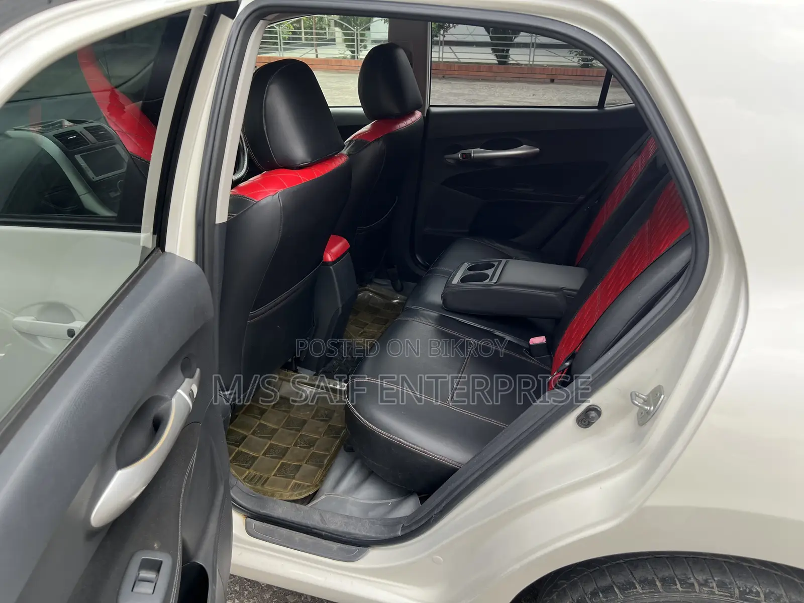 Toyota Auris 2010 Pearl