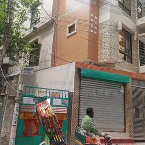 10-bedroom House in June 16, Dhanmondi for Sale